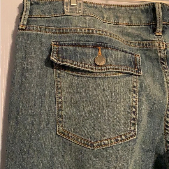 BANANA REPUBLIC BOOTCUT JEANS - Picture 3 of 4